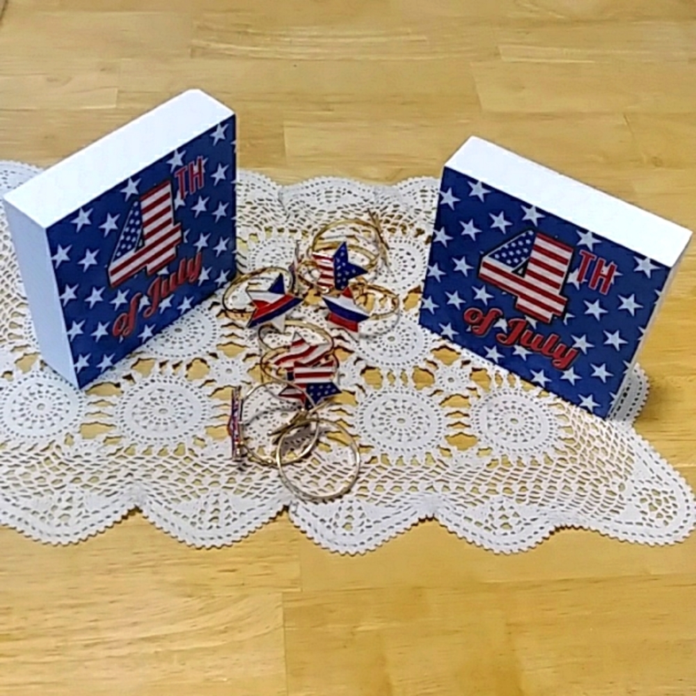 Fourth of July Bundle, Napkin Rings And Art Set, new